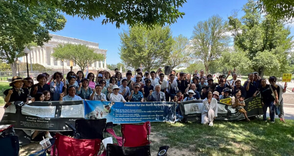 지난 7월 11일, 탈북 신학생들 워싱턴 DC 통일광장기도회 참석 모습(사진-글로벌연합선교훈련원)