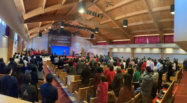 선교사 파송 교회인 시카고 휄로쉽교회 (Alliance Fellowship Church) 주일 예배 모습(사진 출처-시카고 휄로쉽교회 홈페이지)